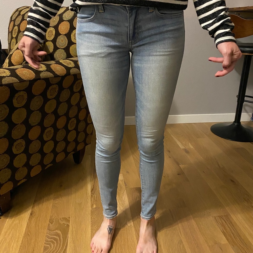 American Eagle super stretchy skinny jeans midrise